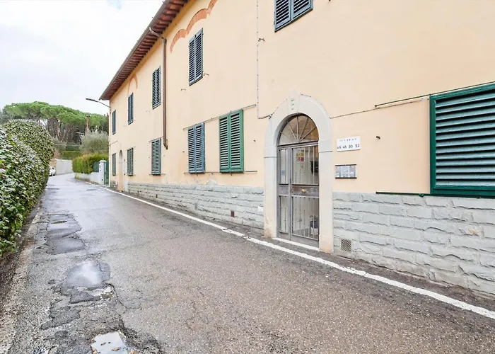 Guesthost - Coverciano Modern With Patio!