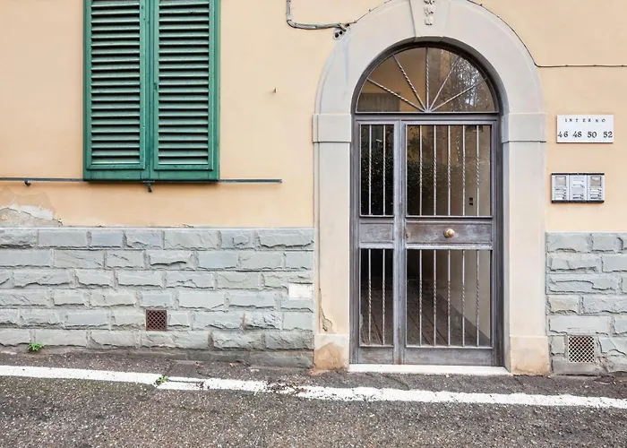 Guesthost - Coverciano Modern With Patio!